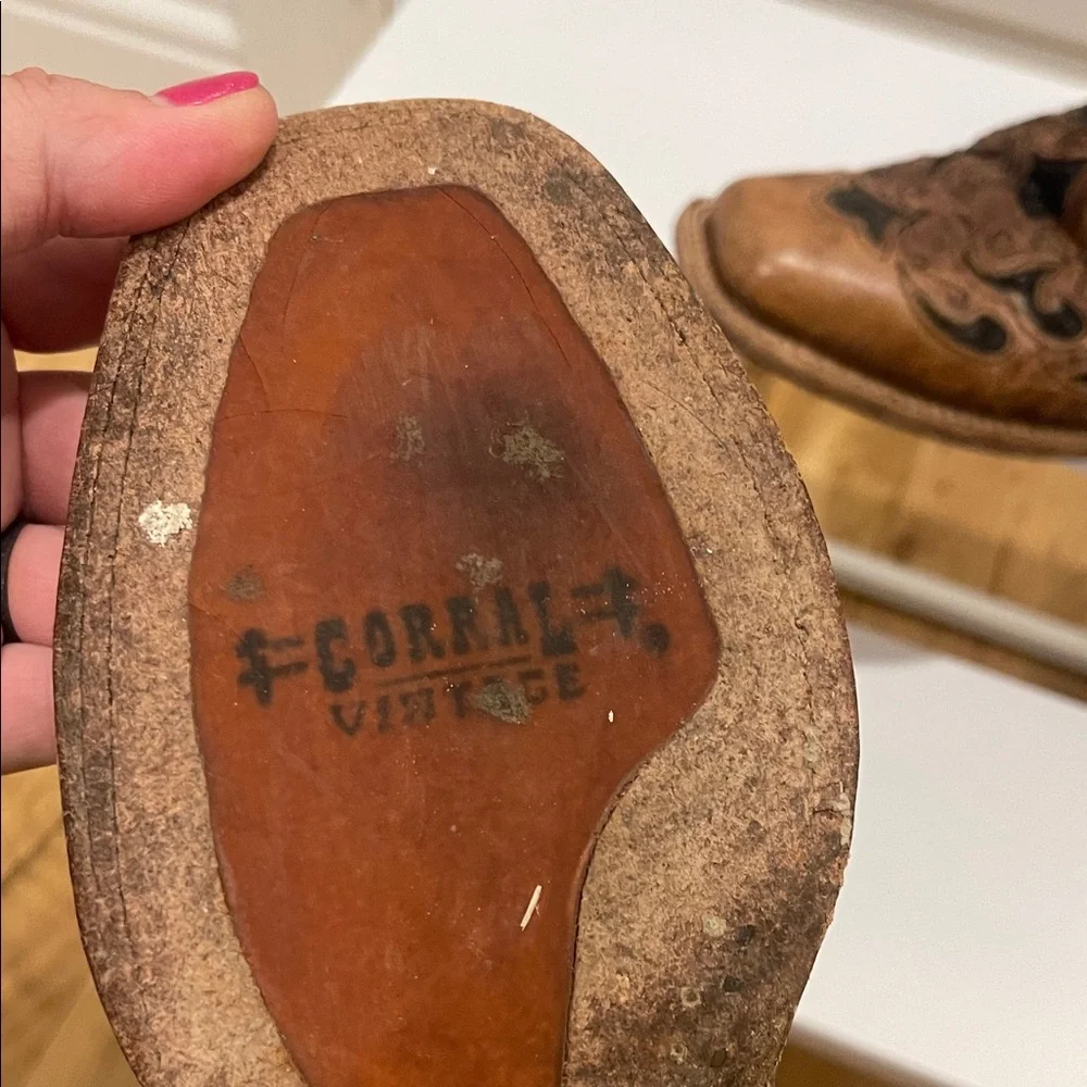 Elegant Brown Embroidered Heeled Boots - Picture 5 of 8